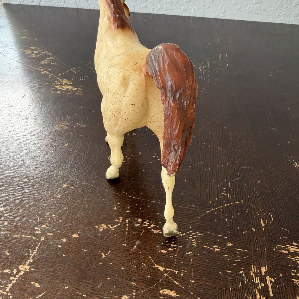Breyer Classic Arabian Stallion Walking Light Cream Beige w Brown Mane & Tail - Picture 5 of 6